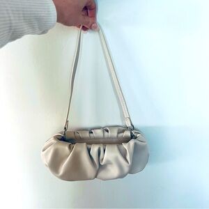 DISSH // Bean Clutch